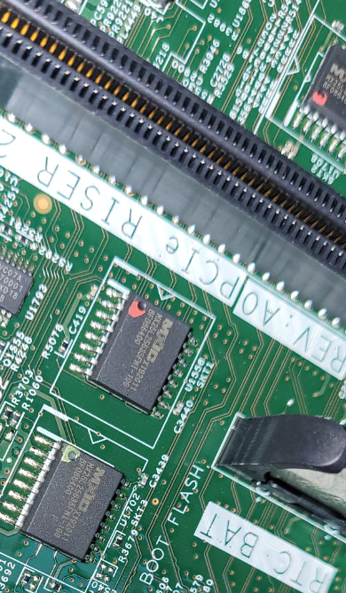 Three SPI flash chips on the C220 M5 board